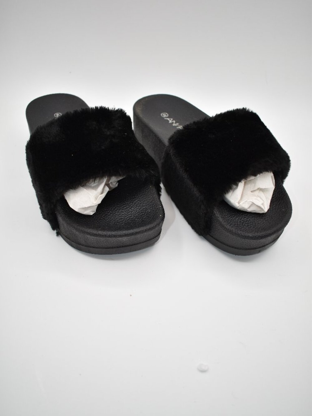 NEW Size 8 Anna Women Size 8 Black Faux Fur Platform Slide Sandals with the box